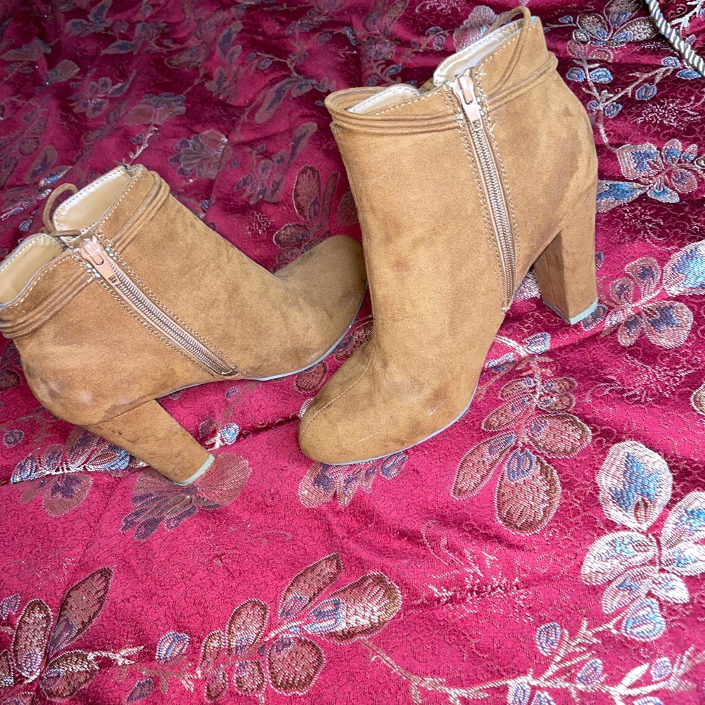 Tan ankle boot heels!